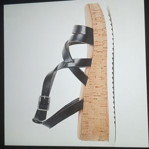 New black faux leather plataform gladiator